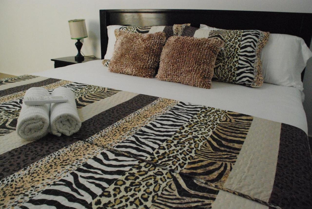 Hotel Coastalbay 2 & Golf Cart Rental San Pedro  Bagian luar foto