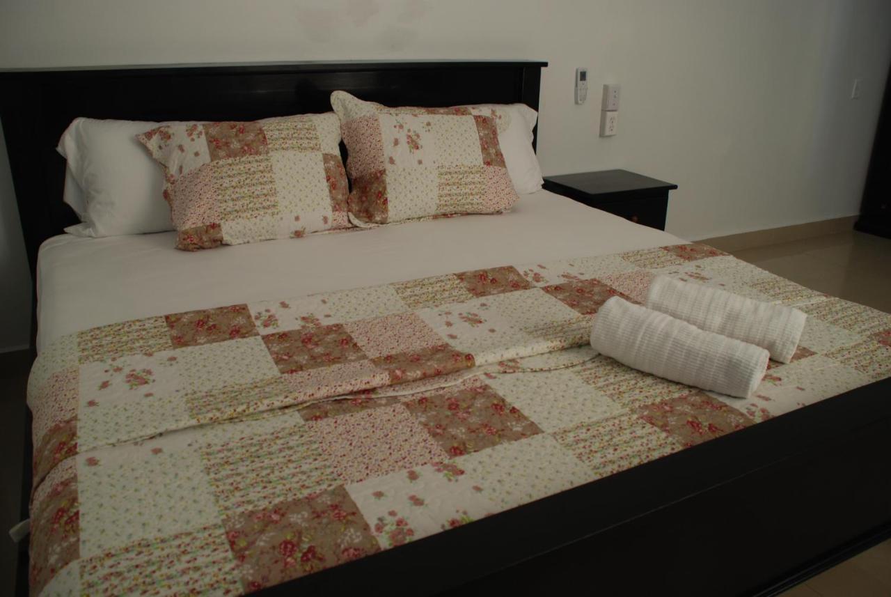Hotel Coastalbay 2 & Golf Cart Rental San Pedro  Bagian luar foto